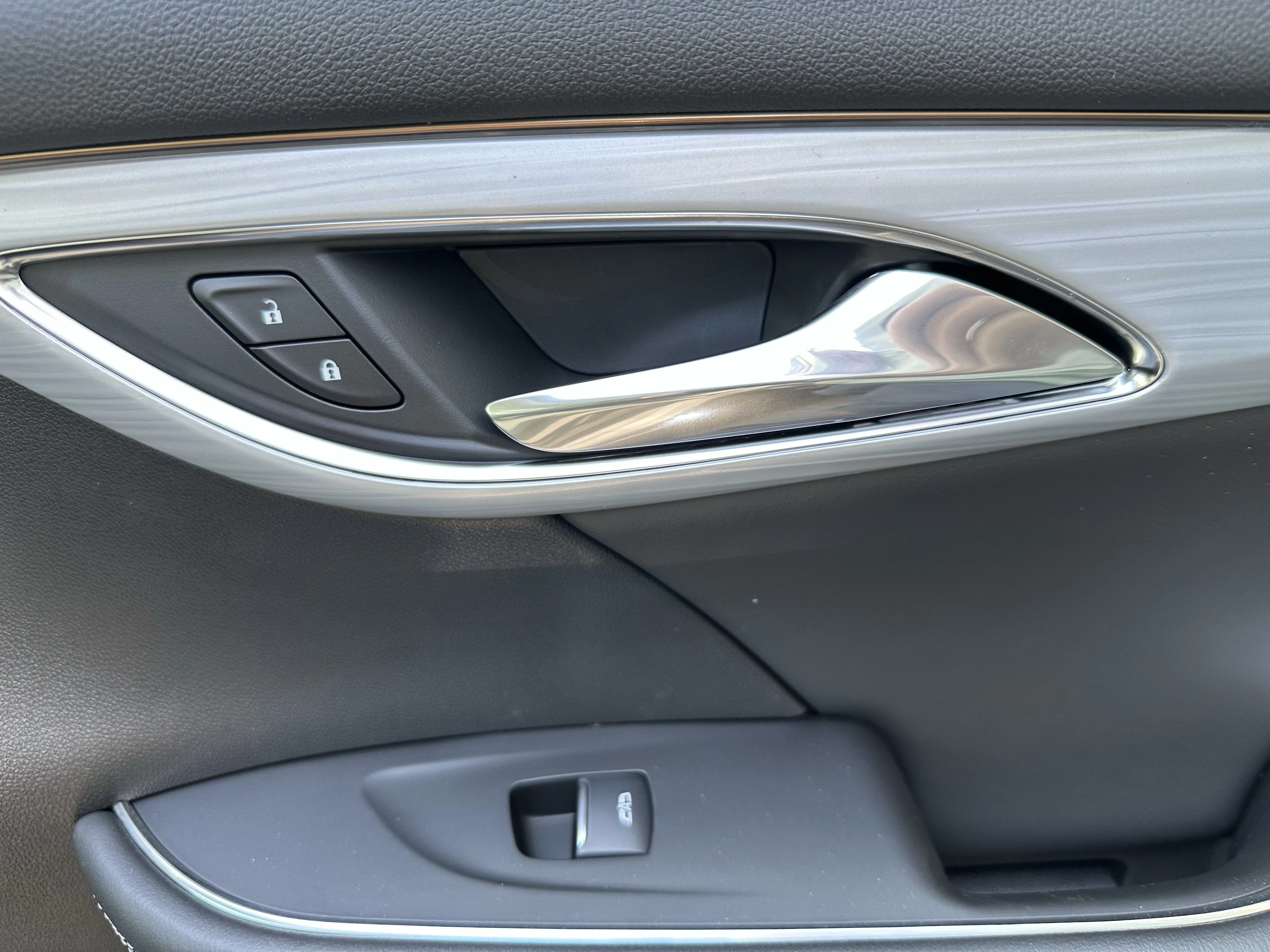 New 2026 Ebony Twilight Metallic Buick Avenir image 19