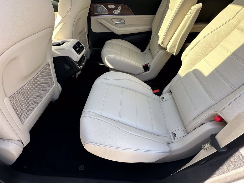 New 2026 MANUFAKTUR Moonlight White Metallic Mercedes-Benz GLS 450 image 26