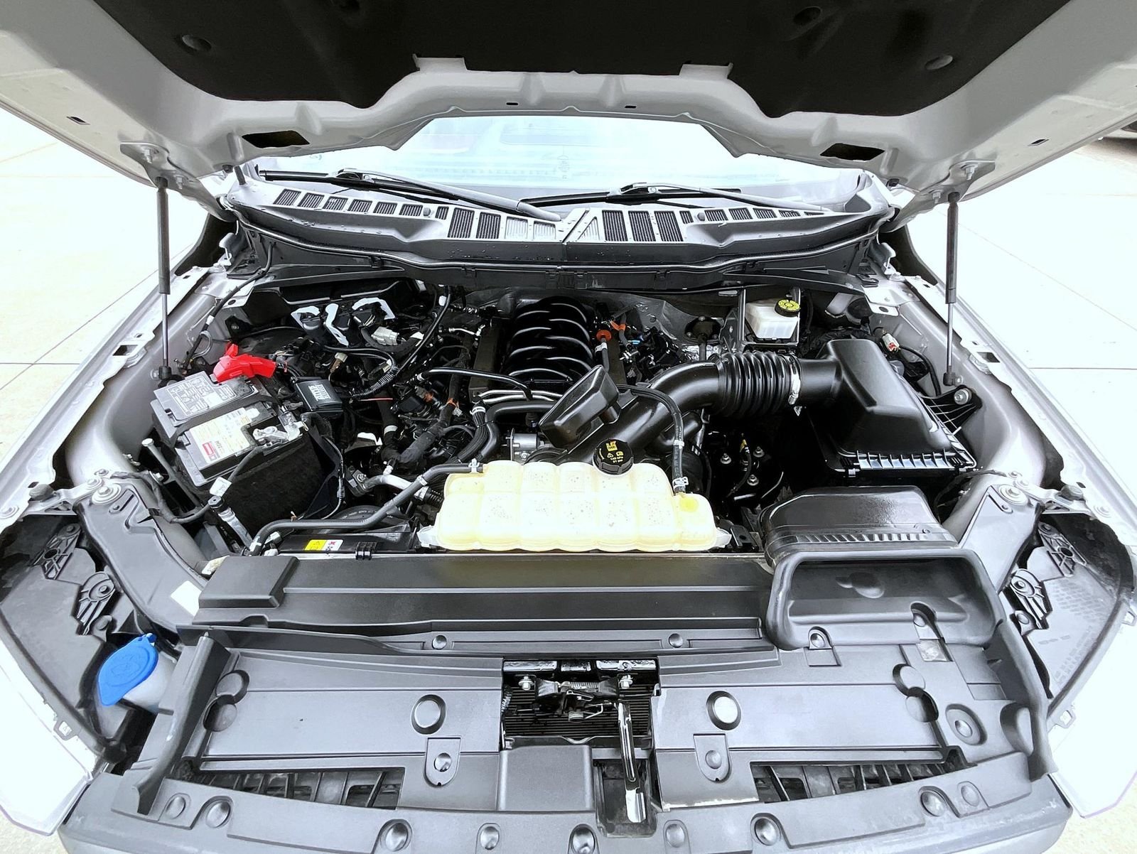Used 2023 Silver Ford Lariat image 27