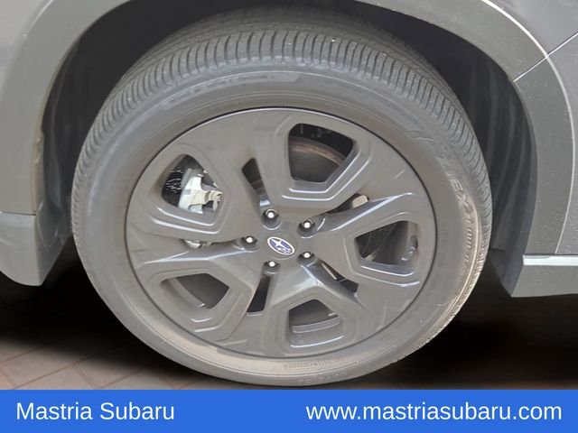Used 2025 Gray Metallic Subaru Onyx Edition Touring image 11