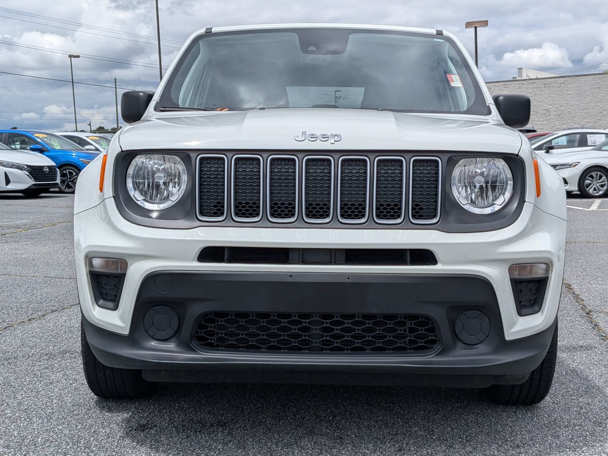 Used 2023 White Jeep Latitude image 8