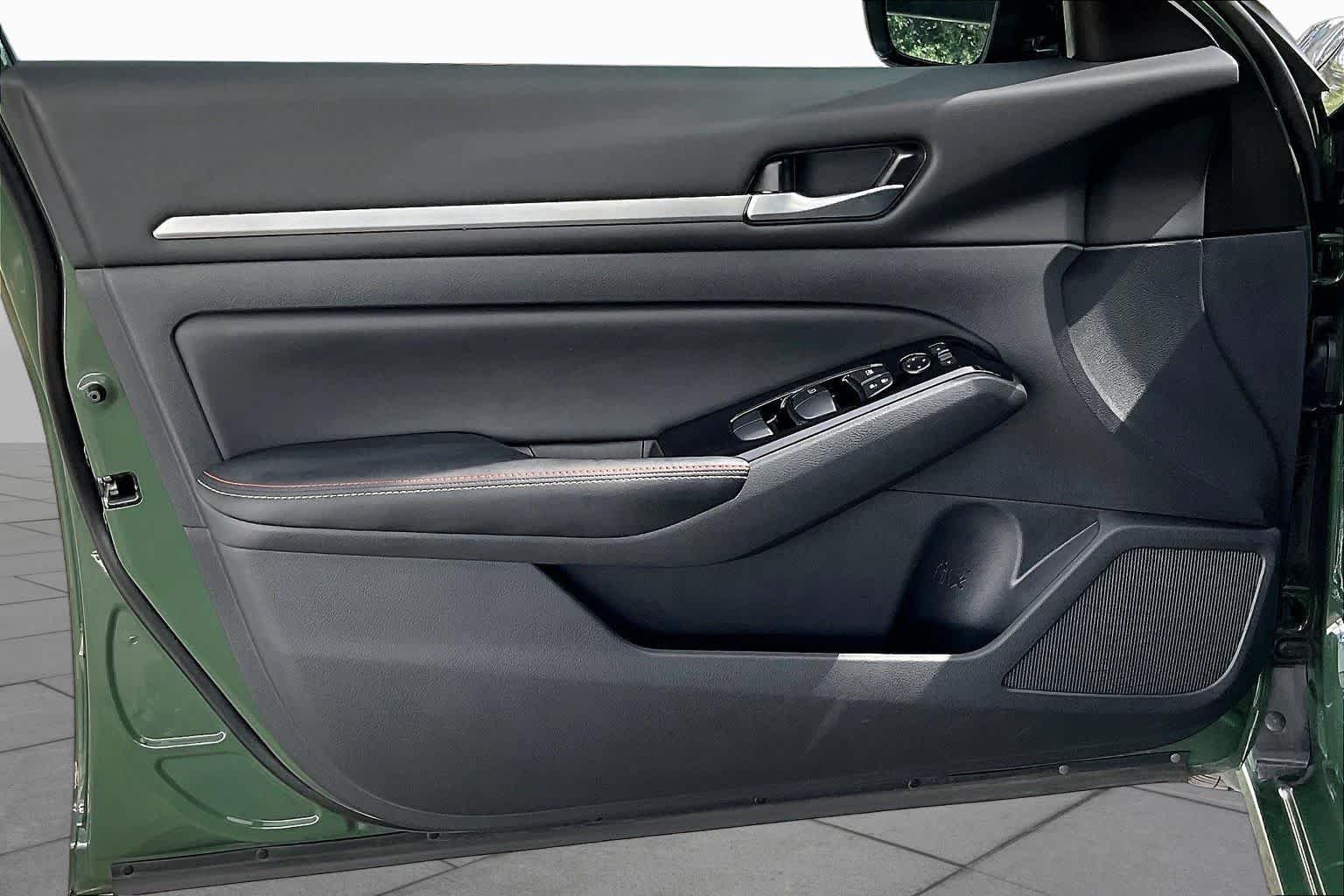 2025 Nissan Altima SR - Photo 22