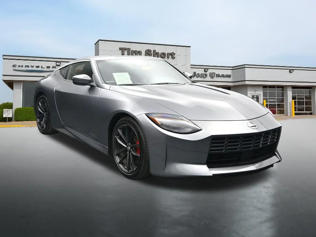 Used 2025 Gray Nissan Performance image 7