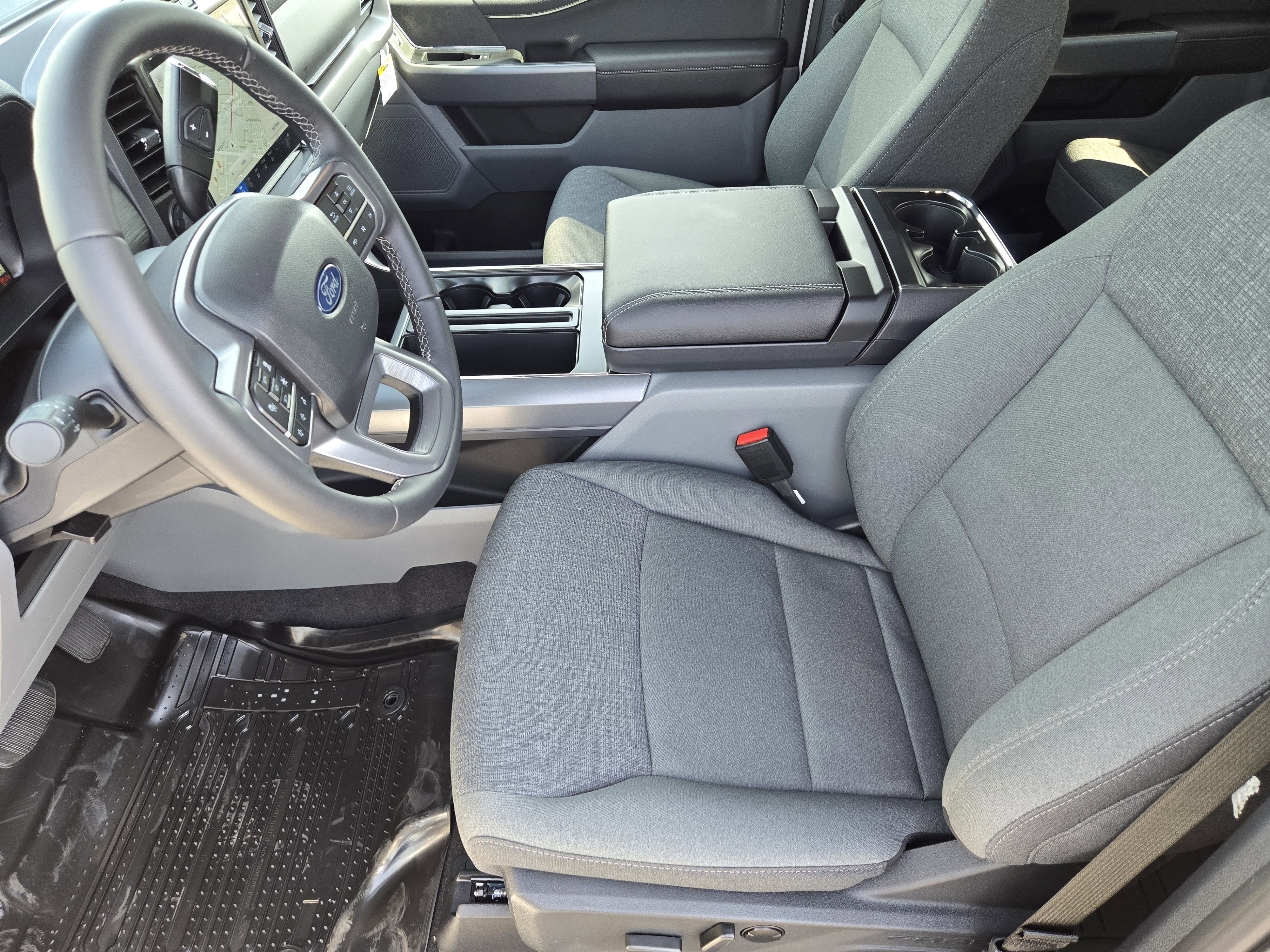 New 2026 Oxford White Ford XLT image 8