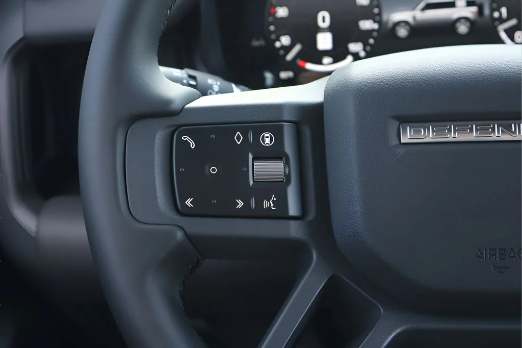 New 2026 Santorini Black Land Rover X-Dynamic SE image 20