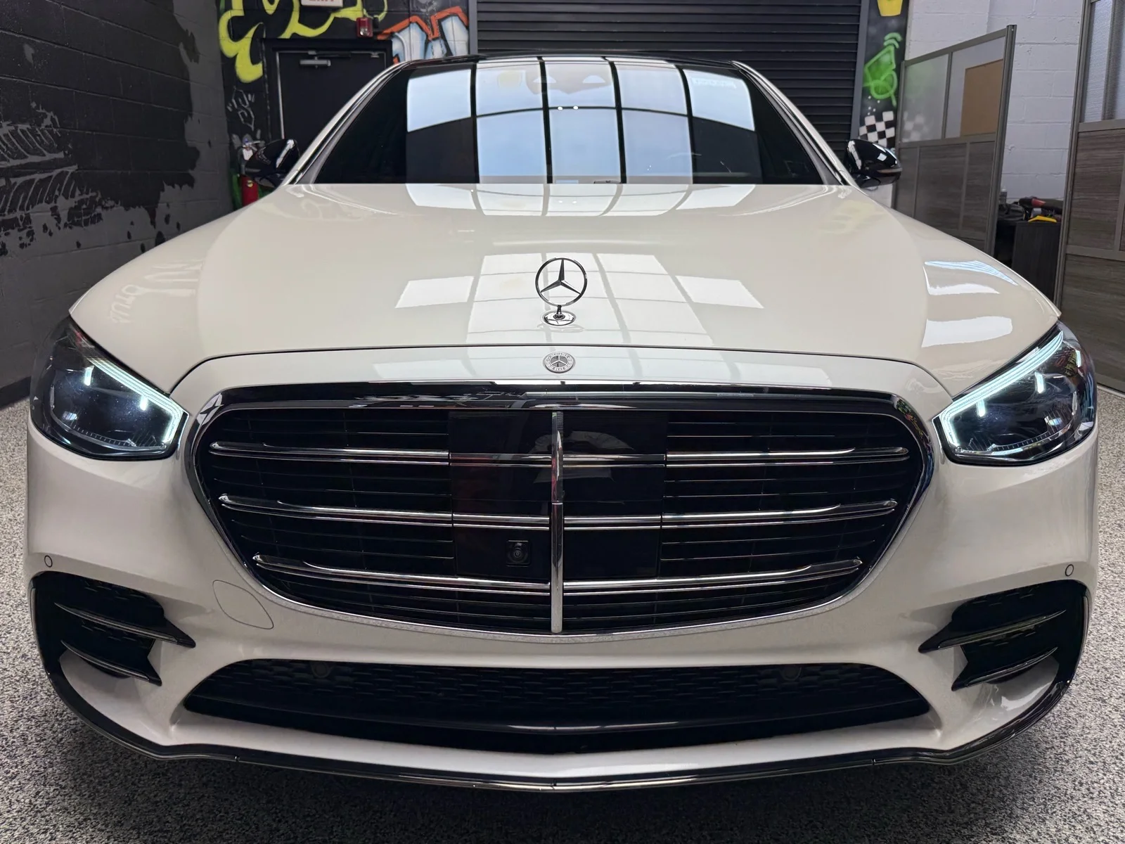 Used 2023 Manufaktur Diamond White Metallic (799) Mercedes-Benz S 580 4MATIC® image 2