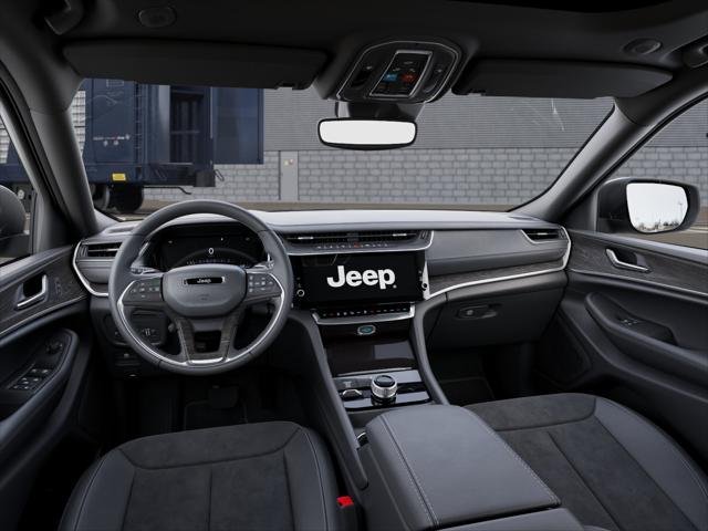 New 2026 Diamond Black Crystal Pearl-Coat Exterior Paint Jeep Altitude image 40