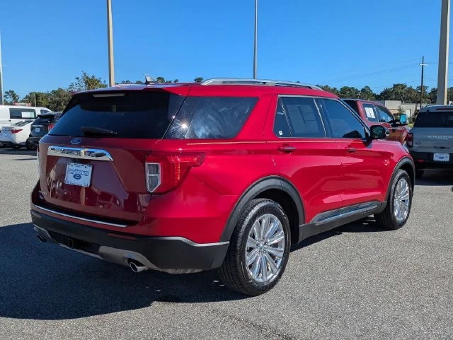 Certified Used 2022 Rapid Red Metallic Tinted Clearcoat Ford Limited image 4