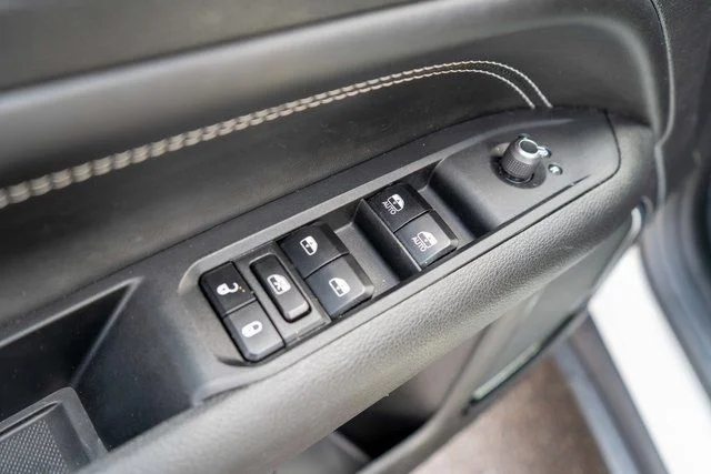 Used 2023 White Jeep Latitude image 18