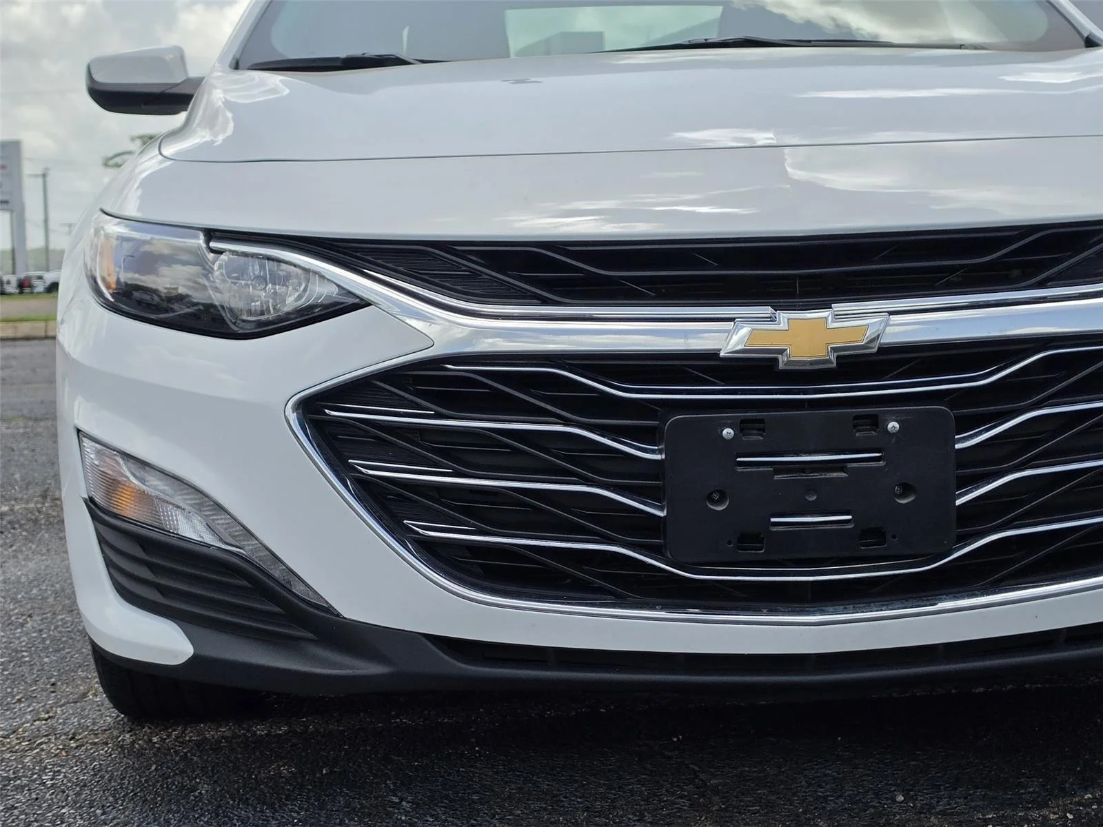 Used 2024 Summit White Chevrolet LT image 3