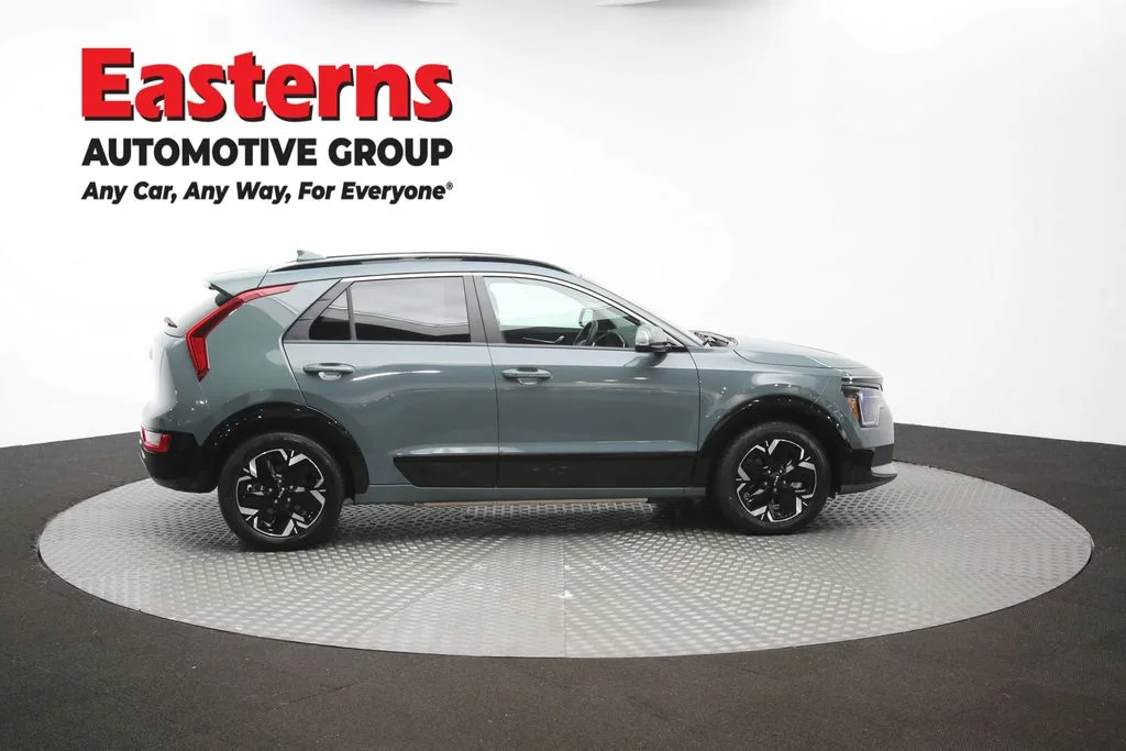 Used 2023 Green Kia Wind image 45