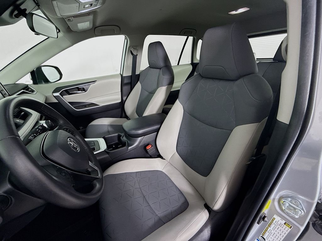 Used 2022 Silver Toyota XLE image 5
