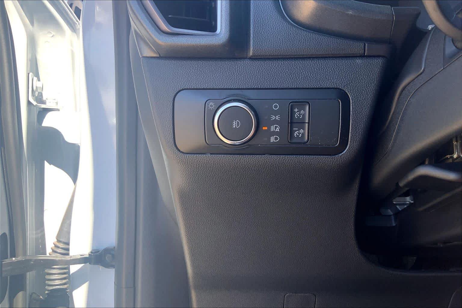 New 2026 Space White Metallic Ford Outer Banks® image 20