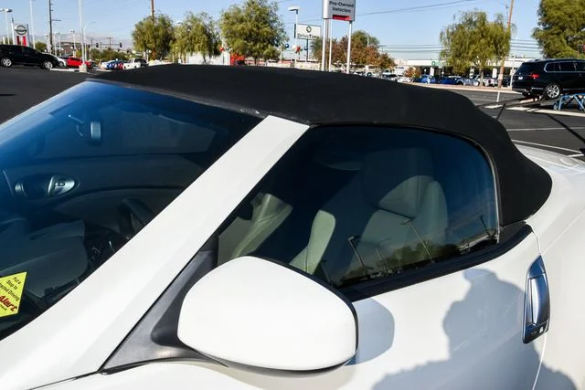Used 2014 White Nissan Touring image 13