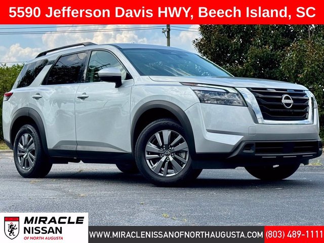 2025 Nissan Pathfinder SV
