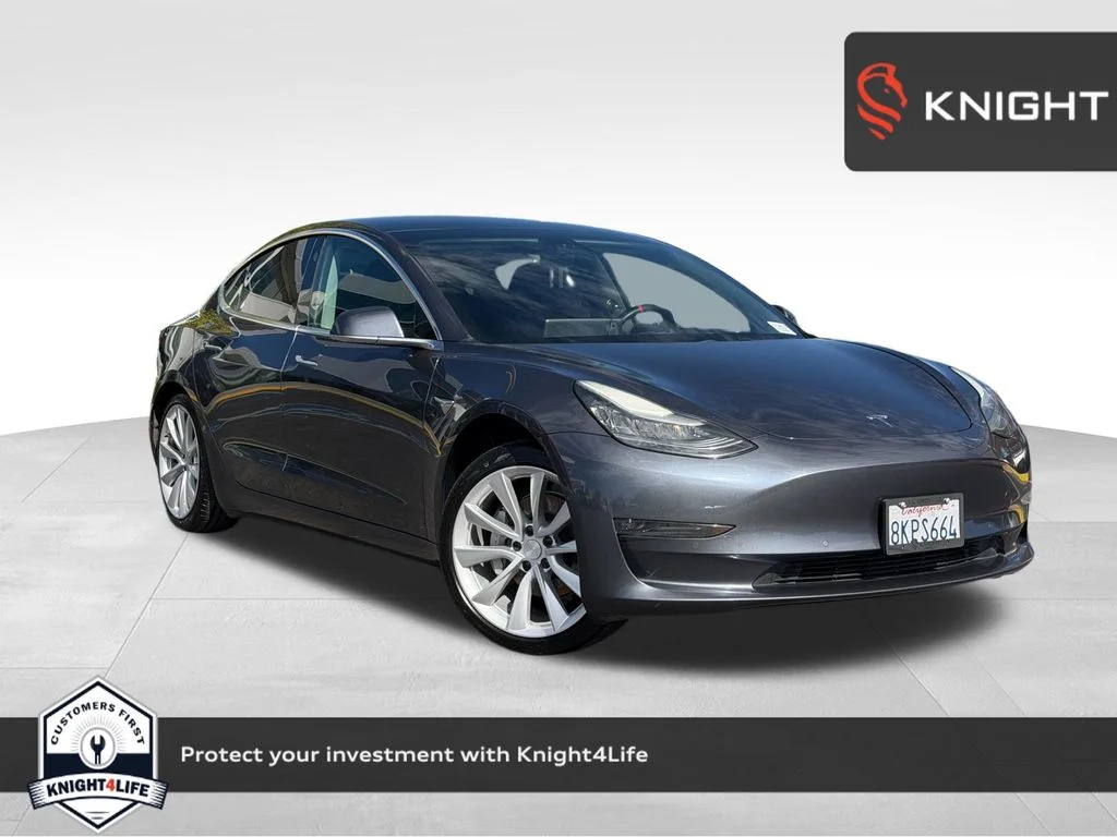 Used 2019  Tesla Long Range image 1