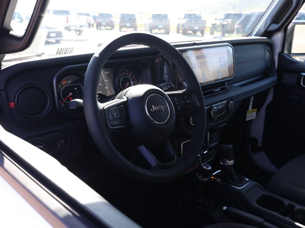 New 2026 Bright White Clear-Coat Exterior Paint Jeep Rubicon image 13