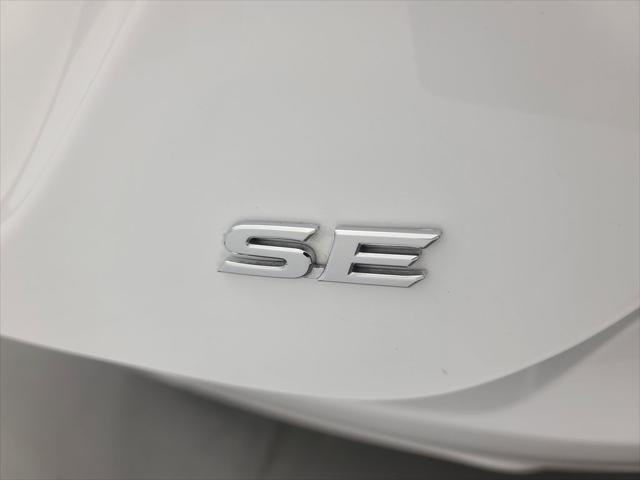 2024 Toyota Camry SE - Photo 13