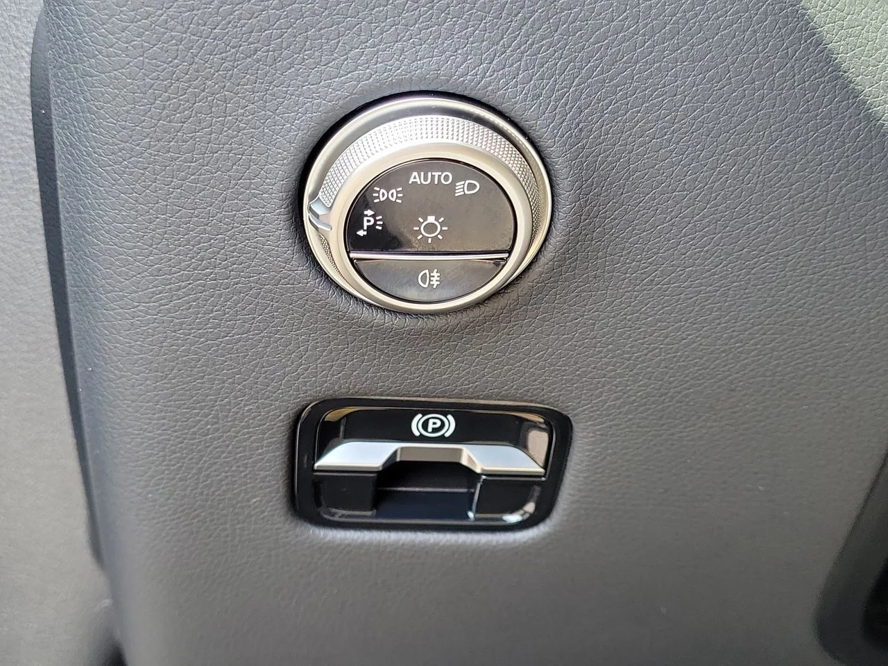 Used 2026 Black Mercedes-Benz GLC 300 image 21