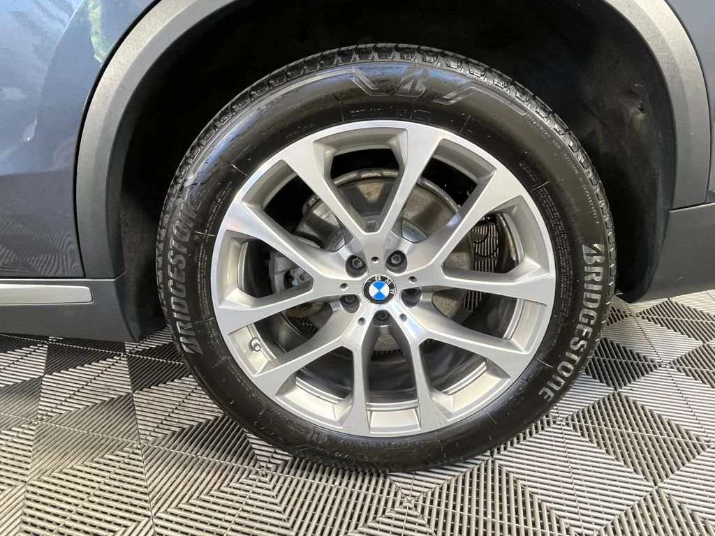 Used 2020 Gray BMW xDrive40i image 15