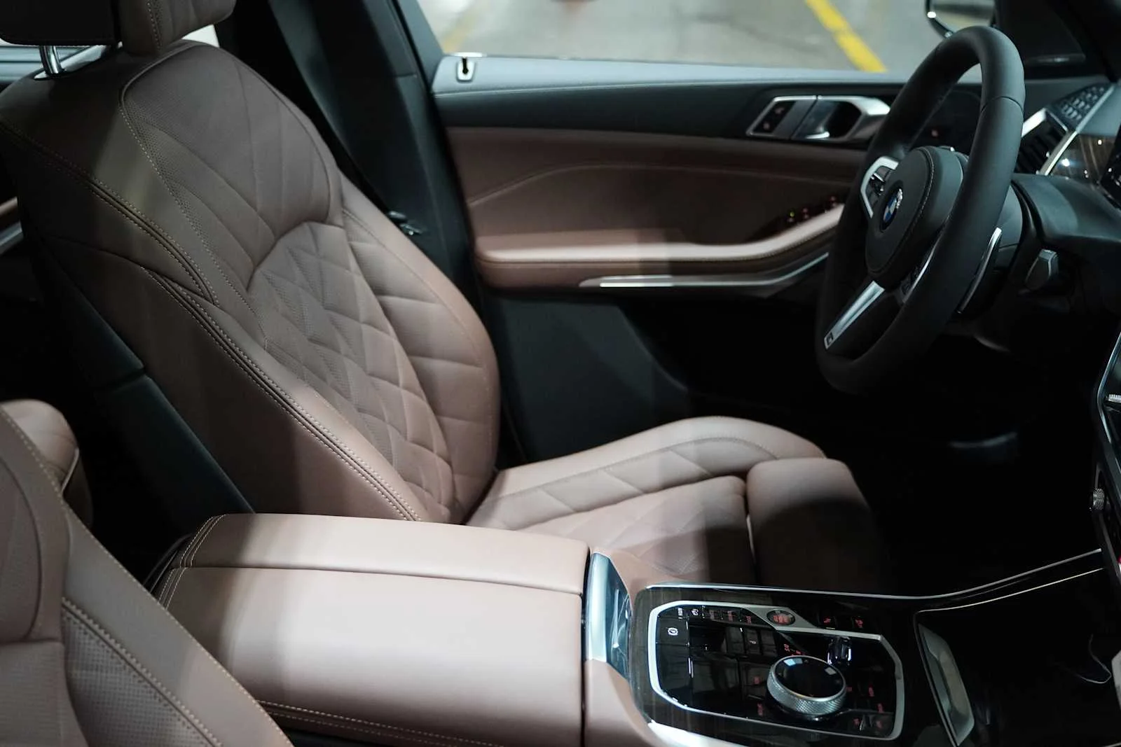New 2026 Manhattan Green Metallic BMW xDrive40i image 9