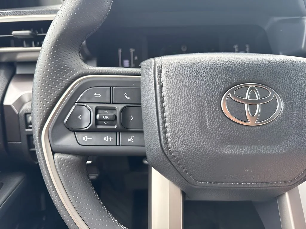 Used 2025  Toyota SR5 image 13