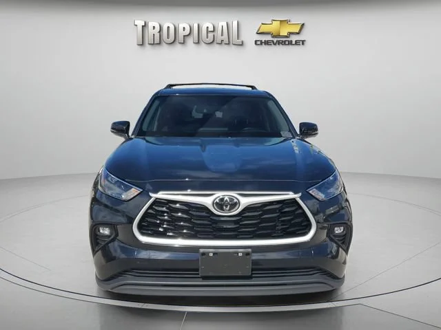 Used 2023 Black Toyota L image 2