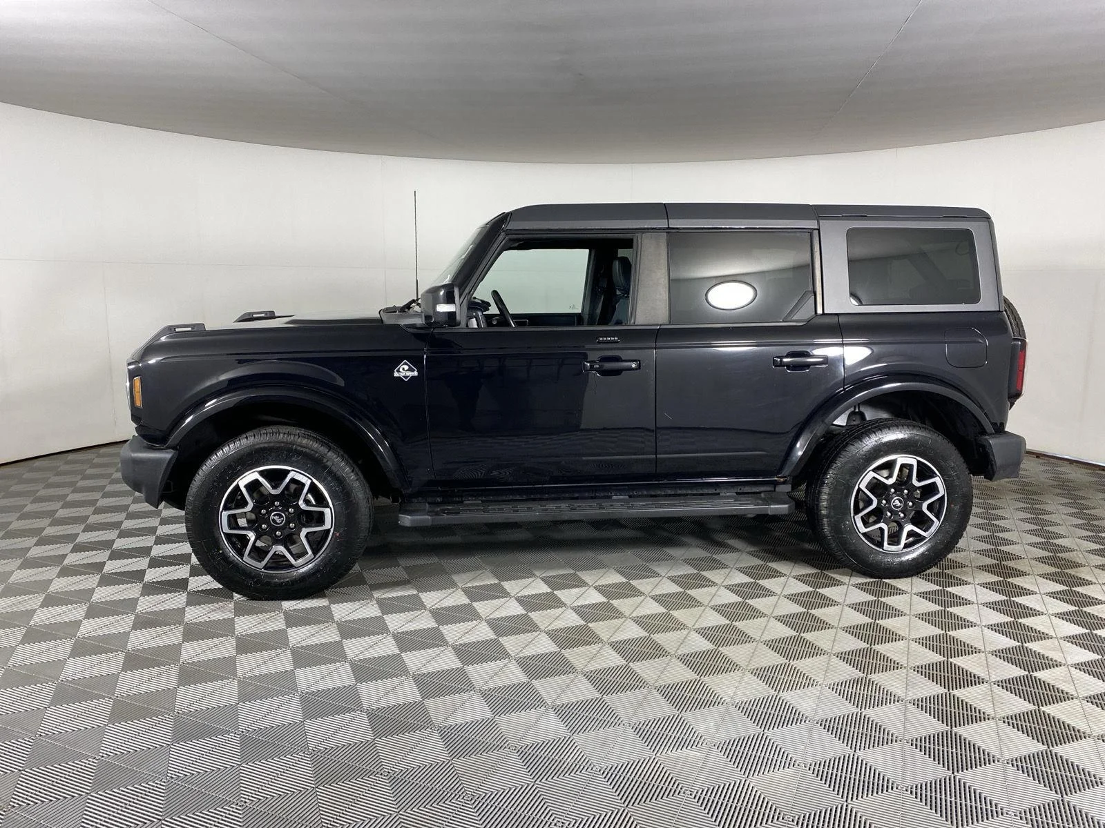 Used 2022 Shadow Black Ford Outer Banks Advanced image 14