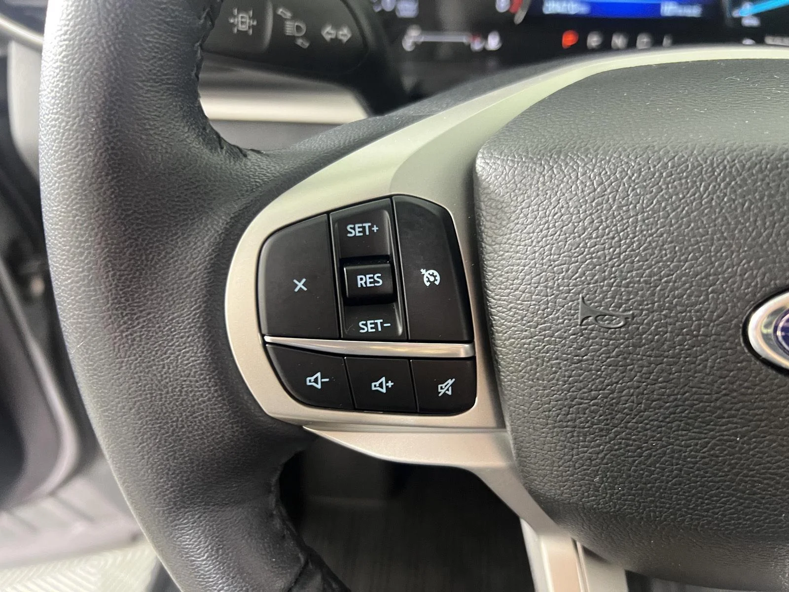 Used 2023 Iconic Silver Ford XLT image 15