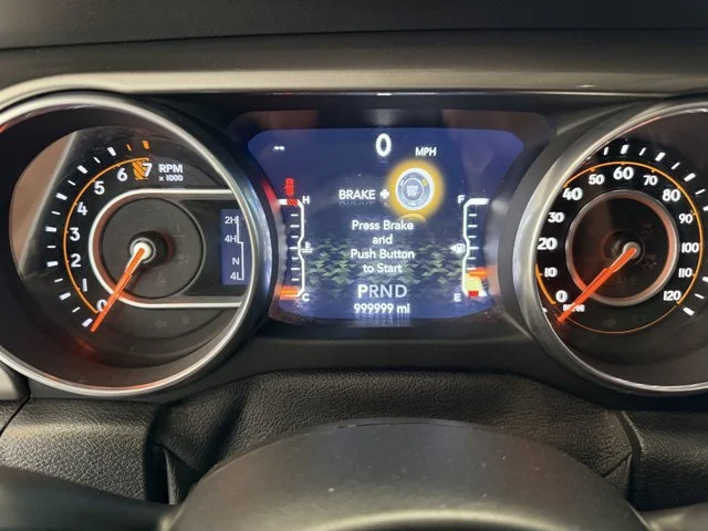 Used 2018 Silver Jeep Unlimited Sahara image 9