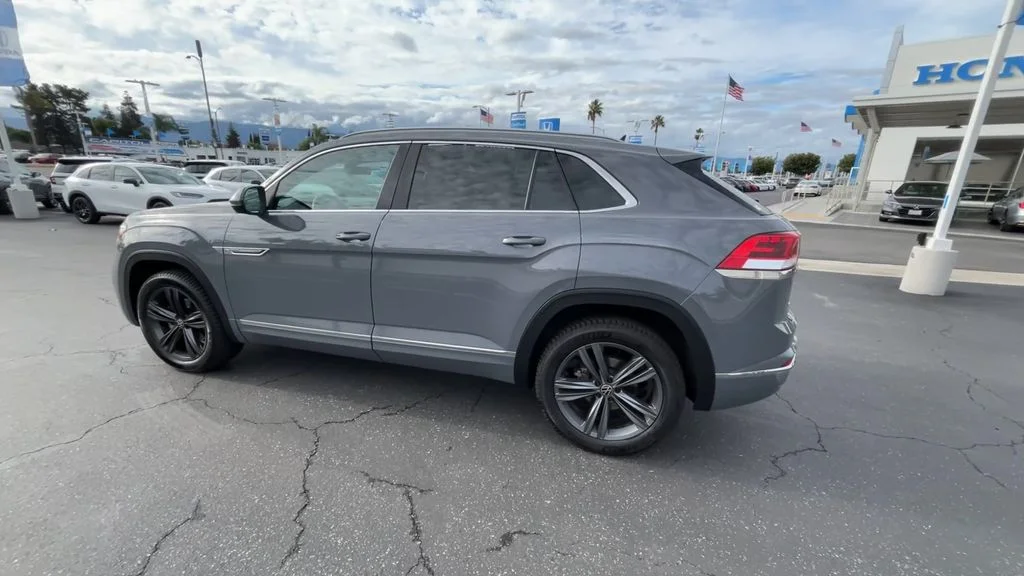 2022 Volkswagen Atlas Cross Sport SEL R-Line - Photo 6