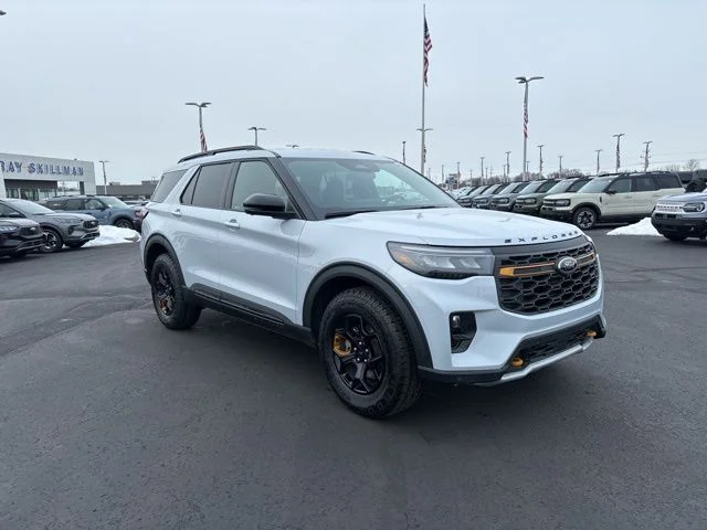New 2026 Space White Metallic Ford Tremor® image 32