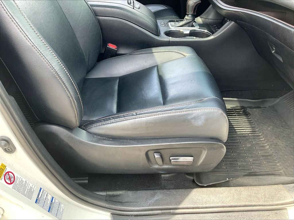 Used 2019 Blizzard Pearl Toyota XLE image 39