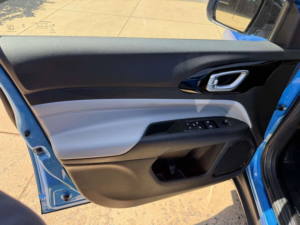 Used 2025 Blue Jeep Limited image 31