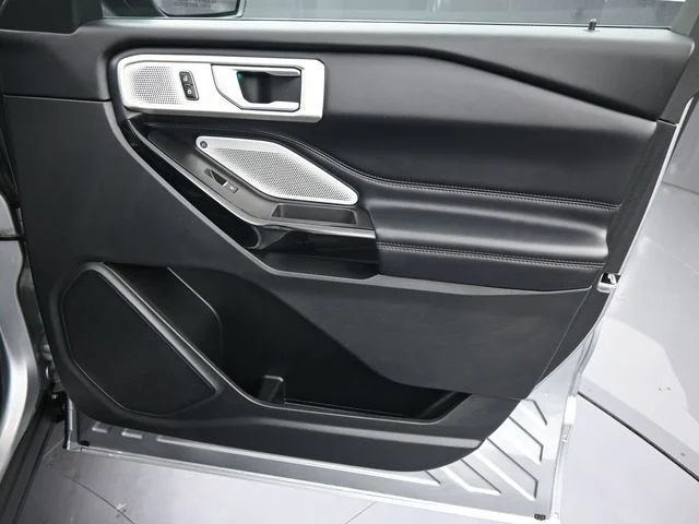 Used 2023 Silver Ford Platinum image 11