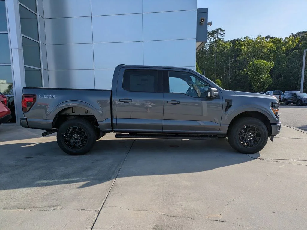 New 2026 Carbonized Gray Metallic Ford XLT image 3