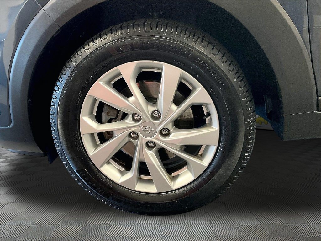 Used 2019 Blue Hyundai SE image 7