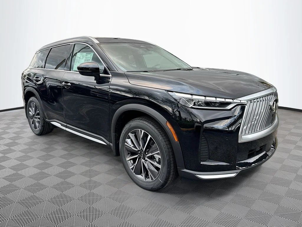 Certified Used 2026 Black INFINITI LUXE image 4