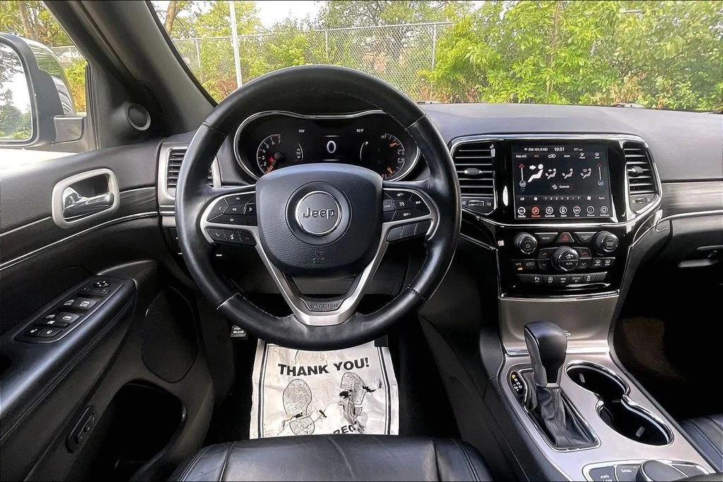 Used 2021 Silver Jeep Limited image 4