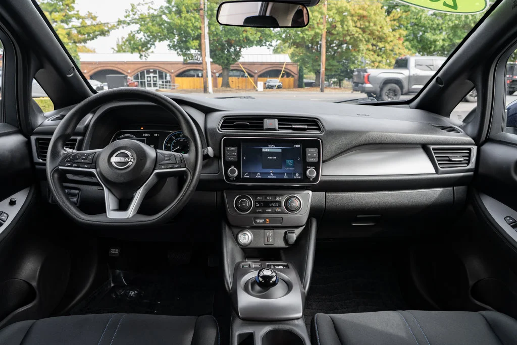 Used 2025 Blue Nissan S image 9