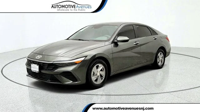 2024 Hyundai Elantra SE IVT