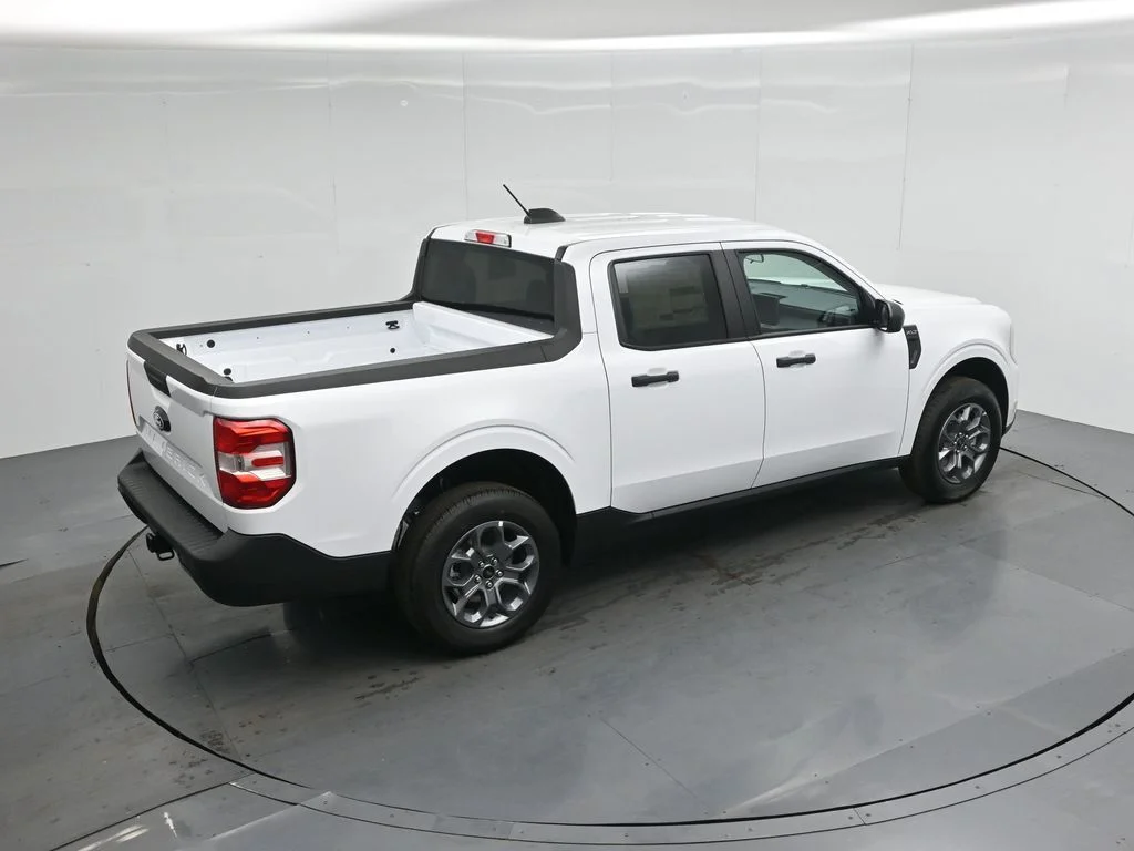 New 2026 Oxford White Ford XLT image 37