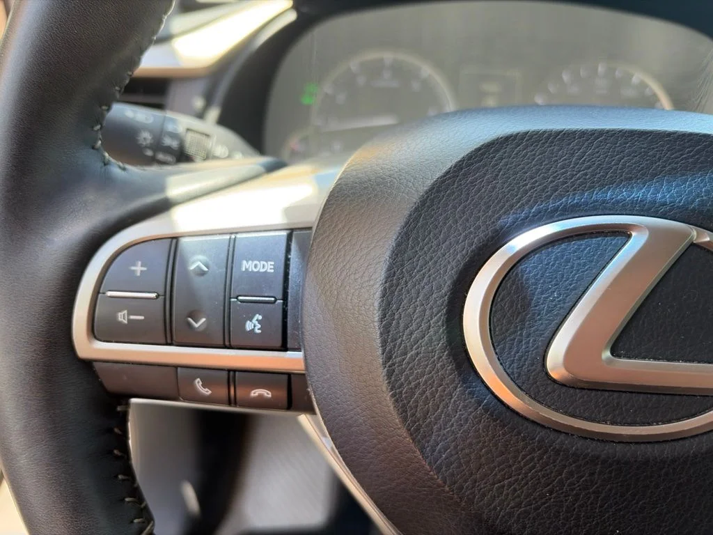 Used 2017 White Lexus 350 image 19