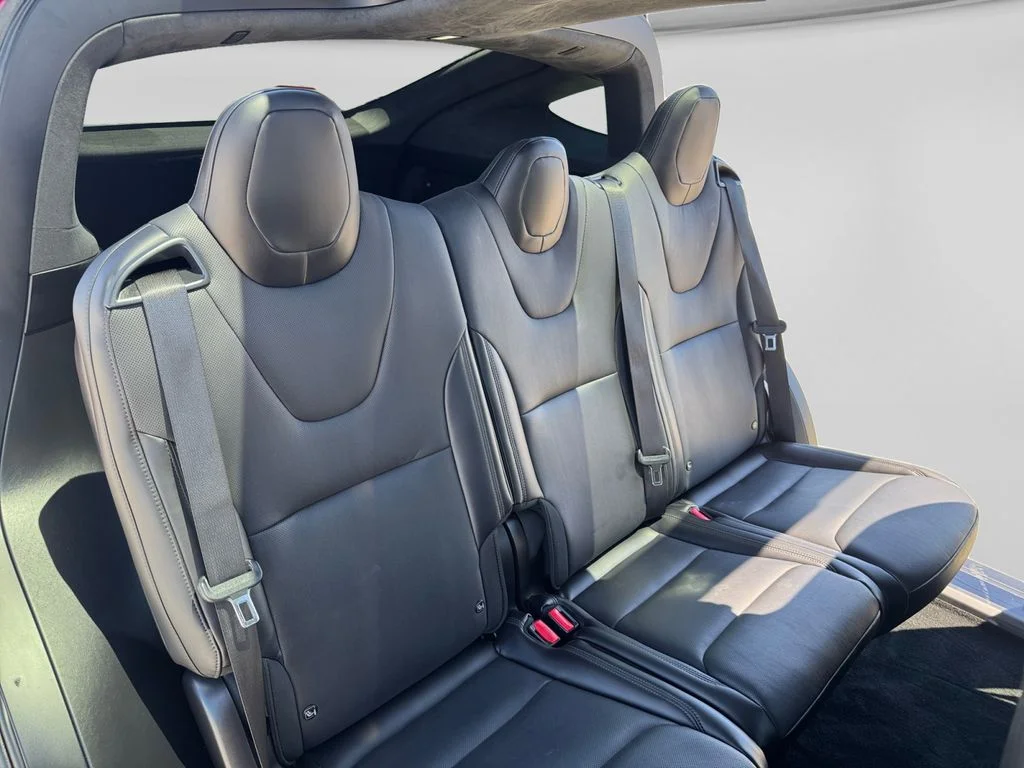 Used 2023  Tesla Base image 15