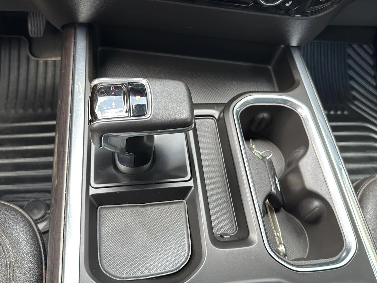 Used 2022 Summit White Chevrolet LTZ image 27