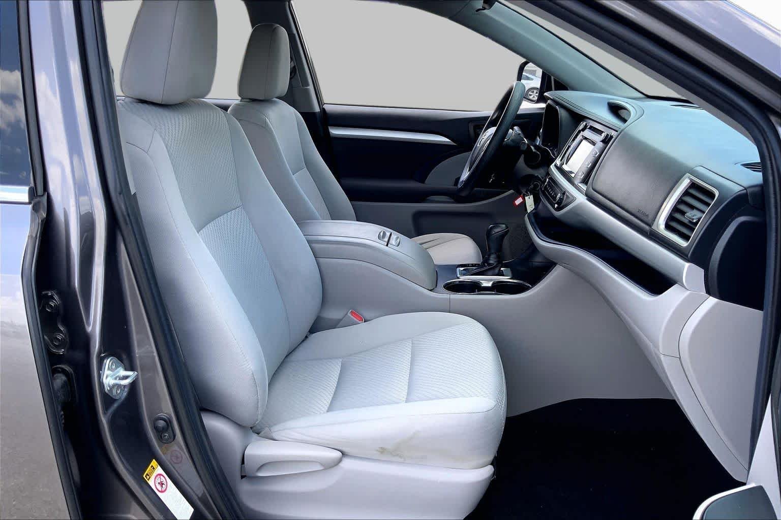 Used 2019 Predawn Gray Mica Toyota LE image 9