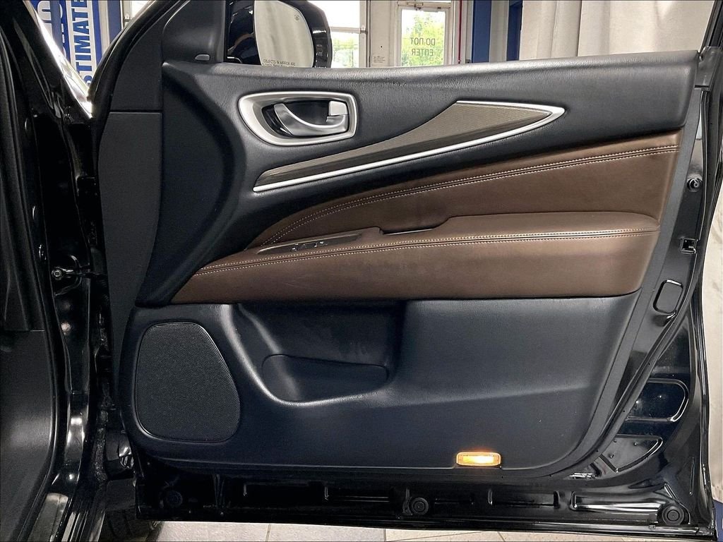 Used 2019 Black INFINITI LUXE image 12