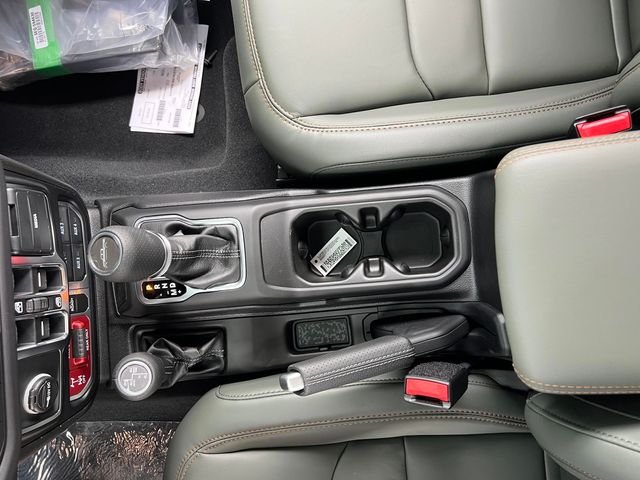 New 2026 Granite Crystal Metallic Clear-Coat Exterior Paint Jeep Mojave X image 30