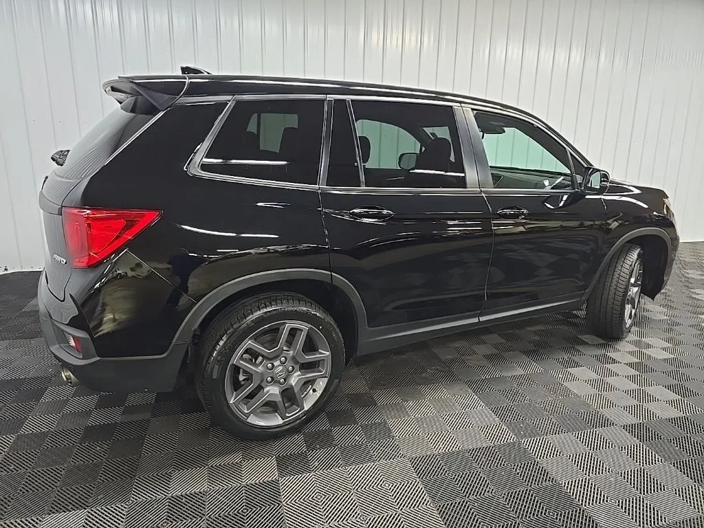 Used 2023 Black Honda EX-L image 3