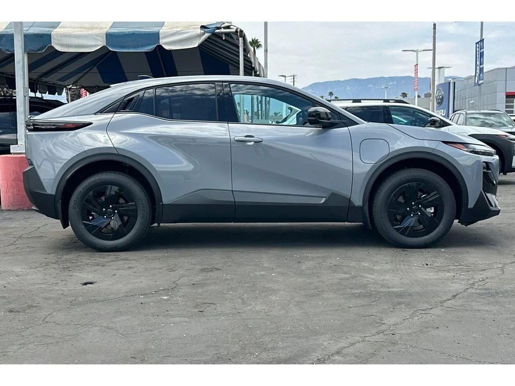New 2026 METROPOLIS GRAY METALLIC Subaru Premium FWD image 2
